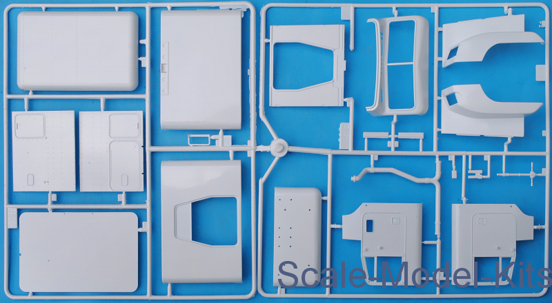 Italeri Kit Maquette Freightliner FLD 120 Special - Échelle 1:24 - IT3925 - NEUF